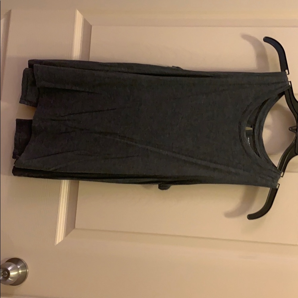 Simple grey tank